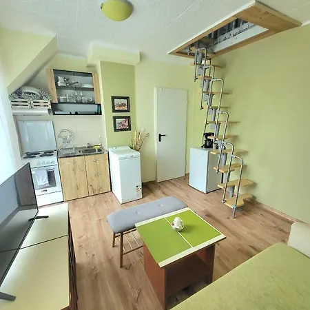Penthouse Perla, Vasiliko *