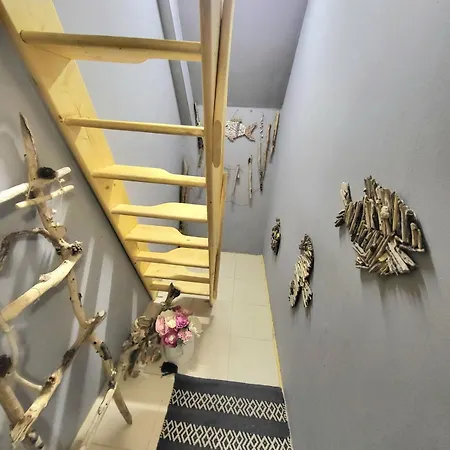 Penthouse Perla, Vasiliko צרבו