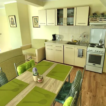 Penthouse Perla, Vasiliko *