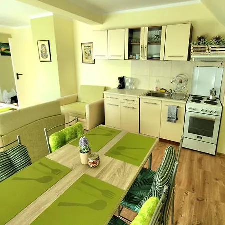 Penthouse Perla, Vasiliko *